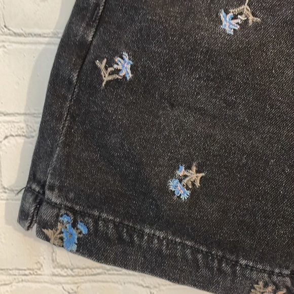 NWT American Eagle high rise mom shorts black denim stretch jeans - Picture 3 of 5